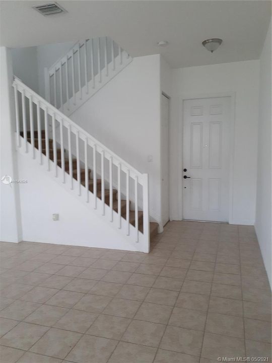 Recently Rented: $1,950 (3 beds, 2 baths, 1687 Square Feet)