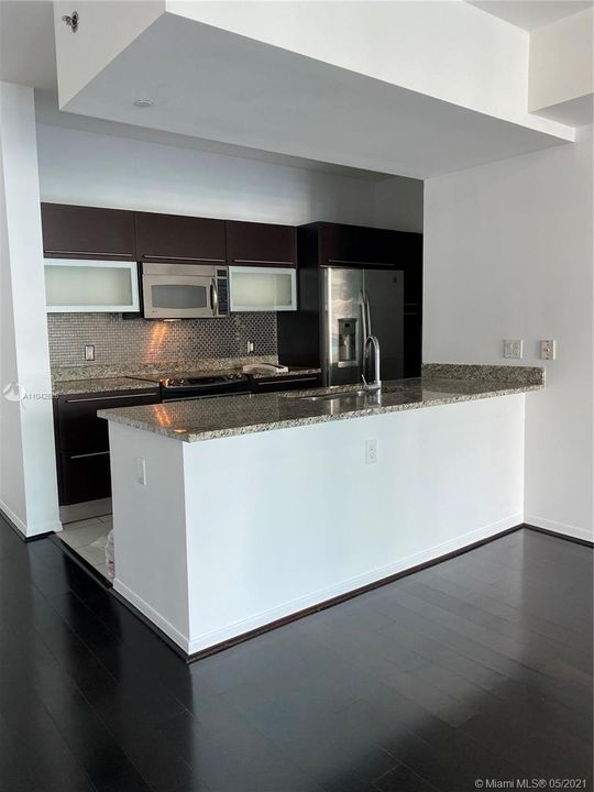 最近租的: $2,100 (1 贝兹, 1 浴室, 774 平方英尺)