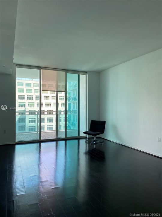 最近租的: $2,100 (1 贝兹, 1 浴室, 774 平方英尺)