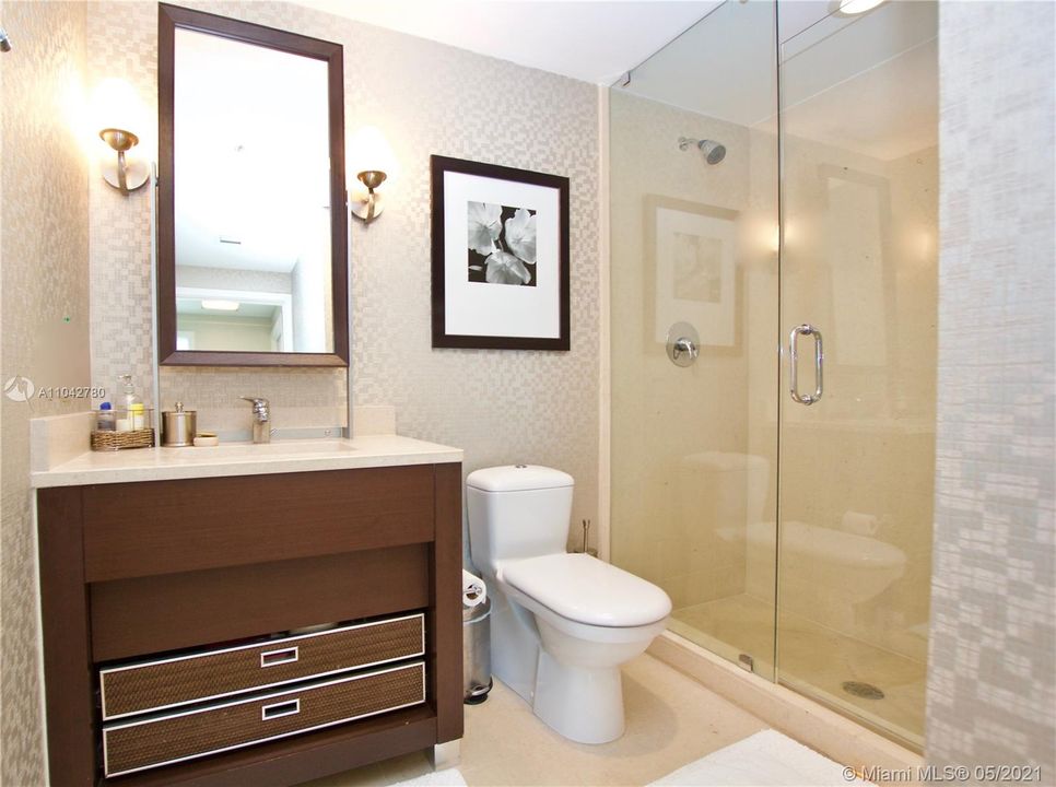 最近租的: $7,000 (2 贝兹, 2 浴室, 1280 平方英尺)