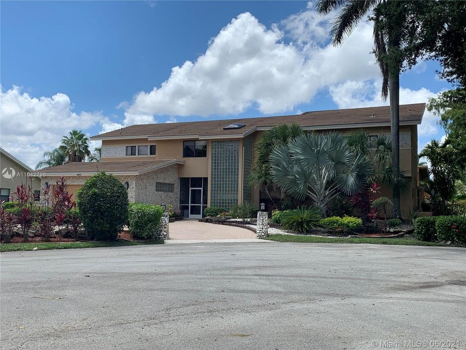 Recently Sold: $790,000 (4 beds, 5 baths, 5058 Square Feet)