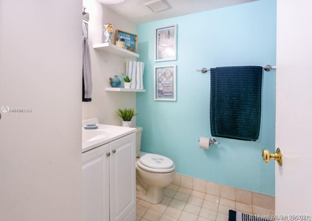 最近租的: $20,400 (2 贝兹, 2 浴室, 910 平方英尺)