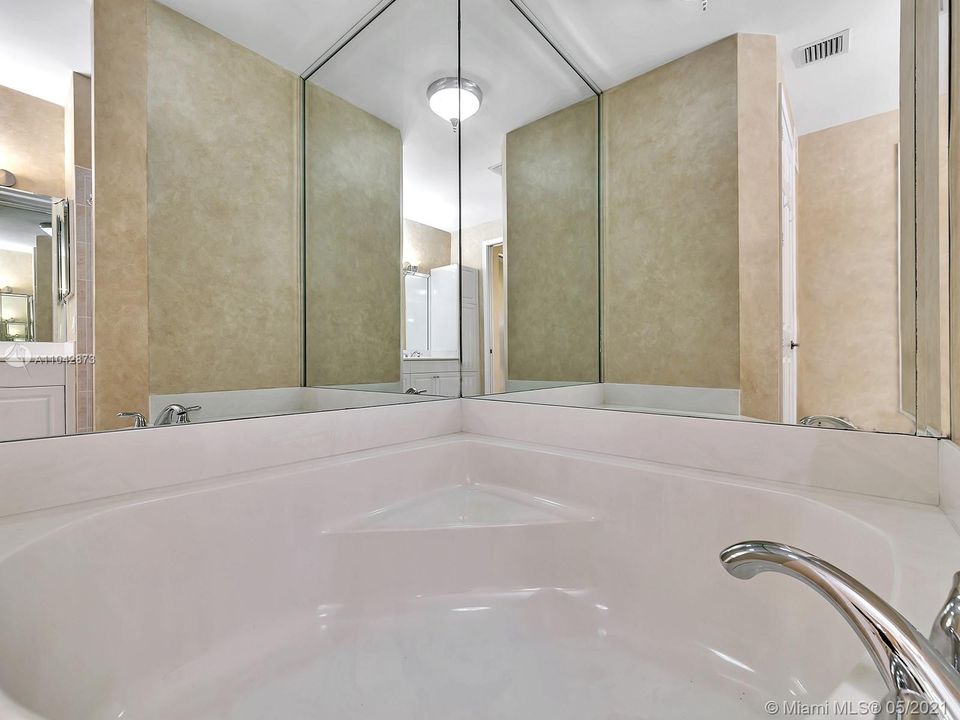 Недавно продано: $550,000 (3 спален, 2 ванн, 1560 Квадратных фут)