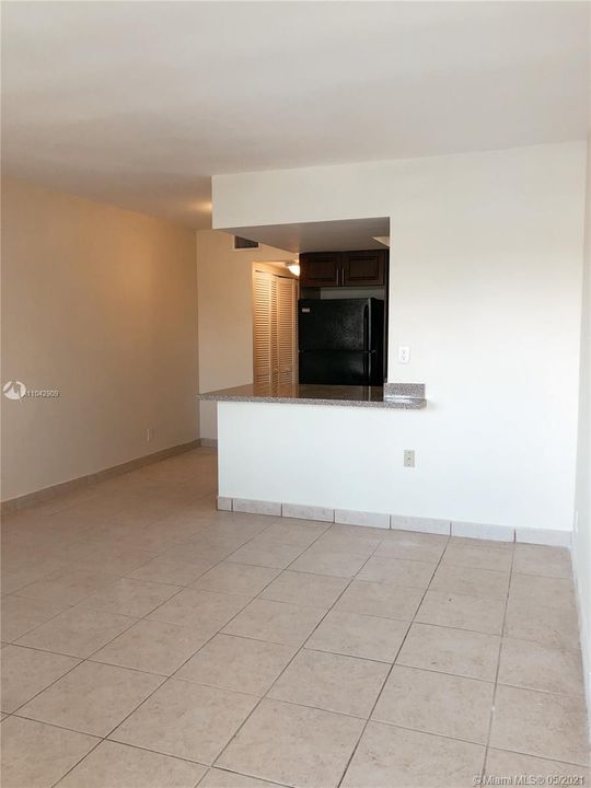 Recently Rented: $1,300 (1 beds, 1 baths, 750 Square Feet)