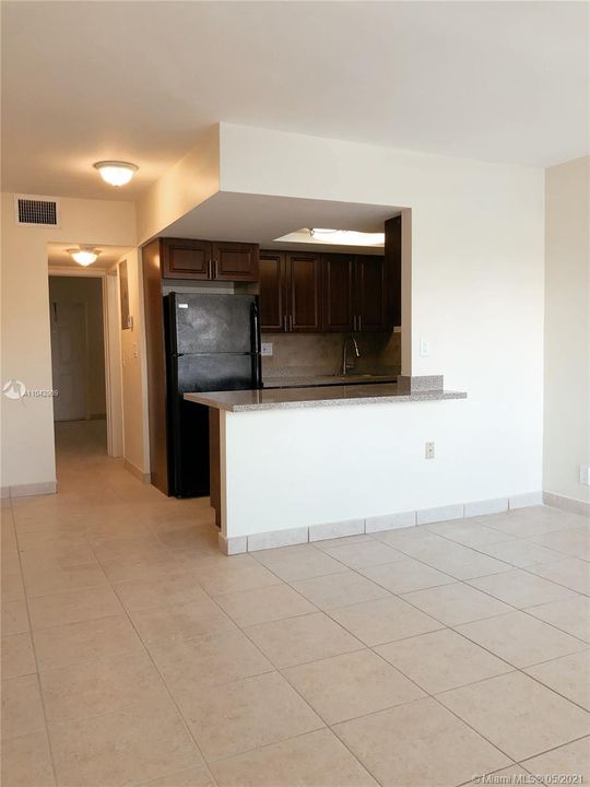 Recently Rented: $1,300 (1 beds, 1 baths, 750 Square Feet)