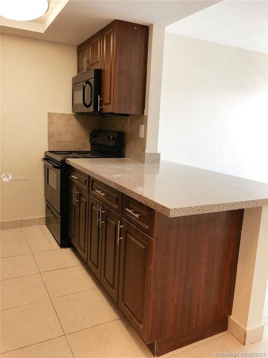 Recently Rented: $1,300 (1 beds, 1 baths, 750 Square Feet)