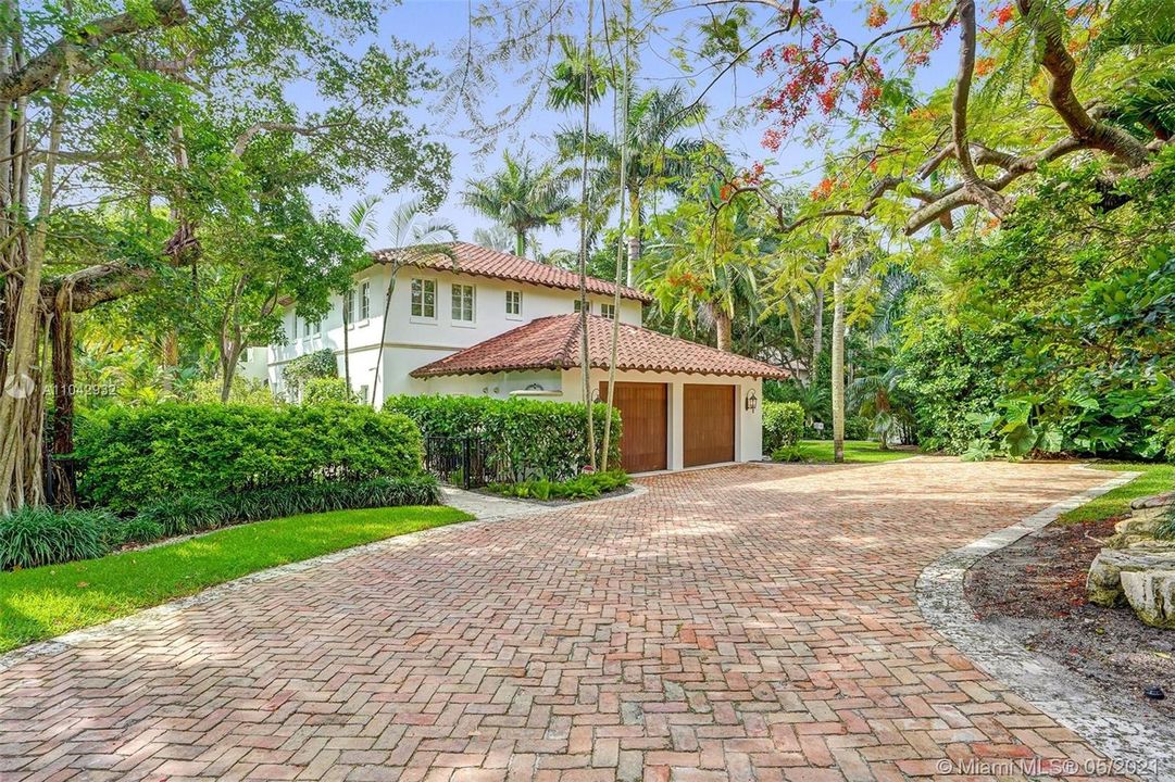 Recently Sold: $6,800,000 (3 beds, 3 baths, 4800 Square Feet)