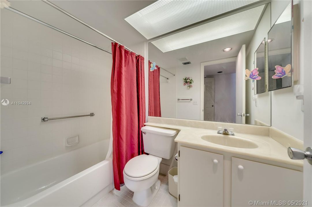 Недавно продано: $150,000 (2 спален, 2 ванн, 1351 Квадратных фут)