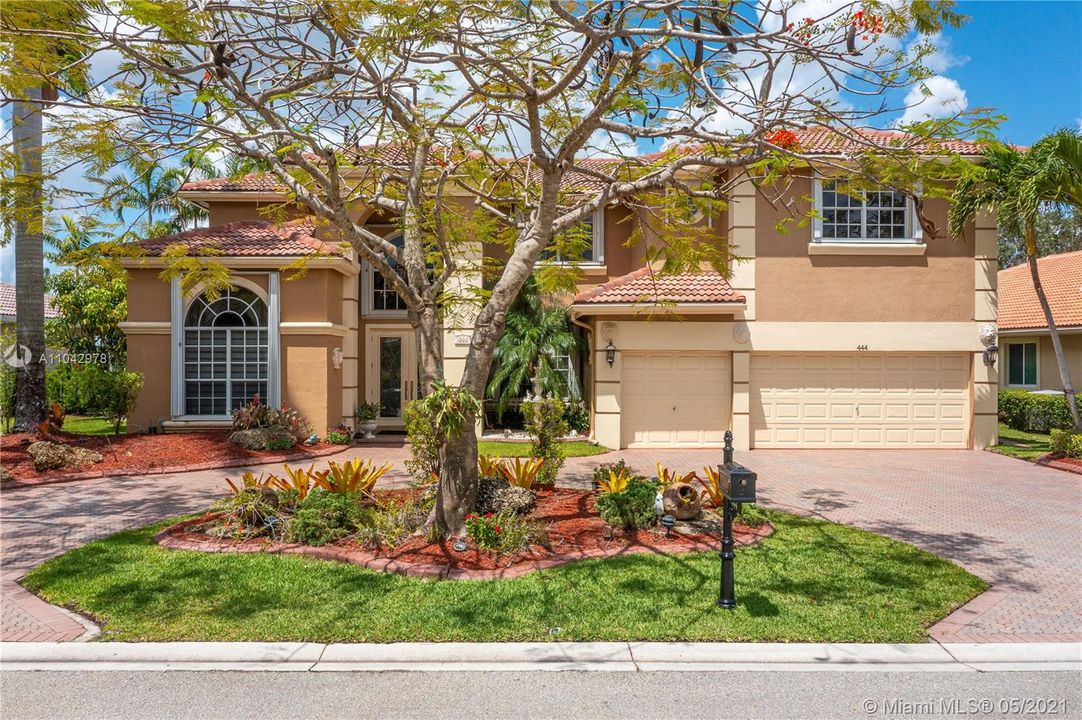 Recently Sold: $999,000 (5 beds, 4 baths, 3204 Square Feet)