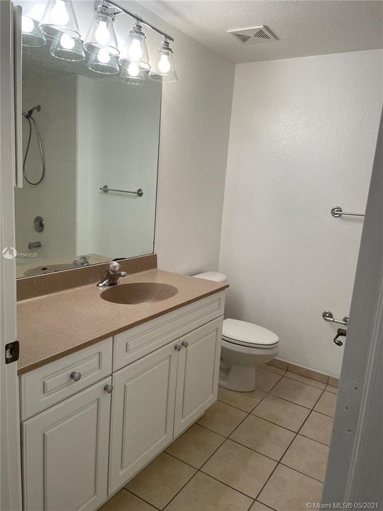 Recently Rented: $1,550 (1 beds, 1 baths, 872 Square Feet)