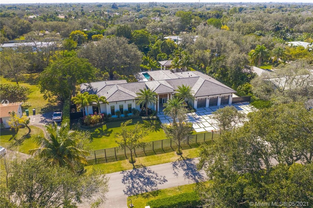 Recently Sold: $3,800,000 (6 beds, 6 baths, 5490 Square Feet)