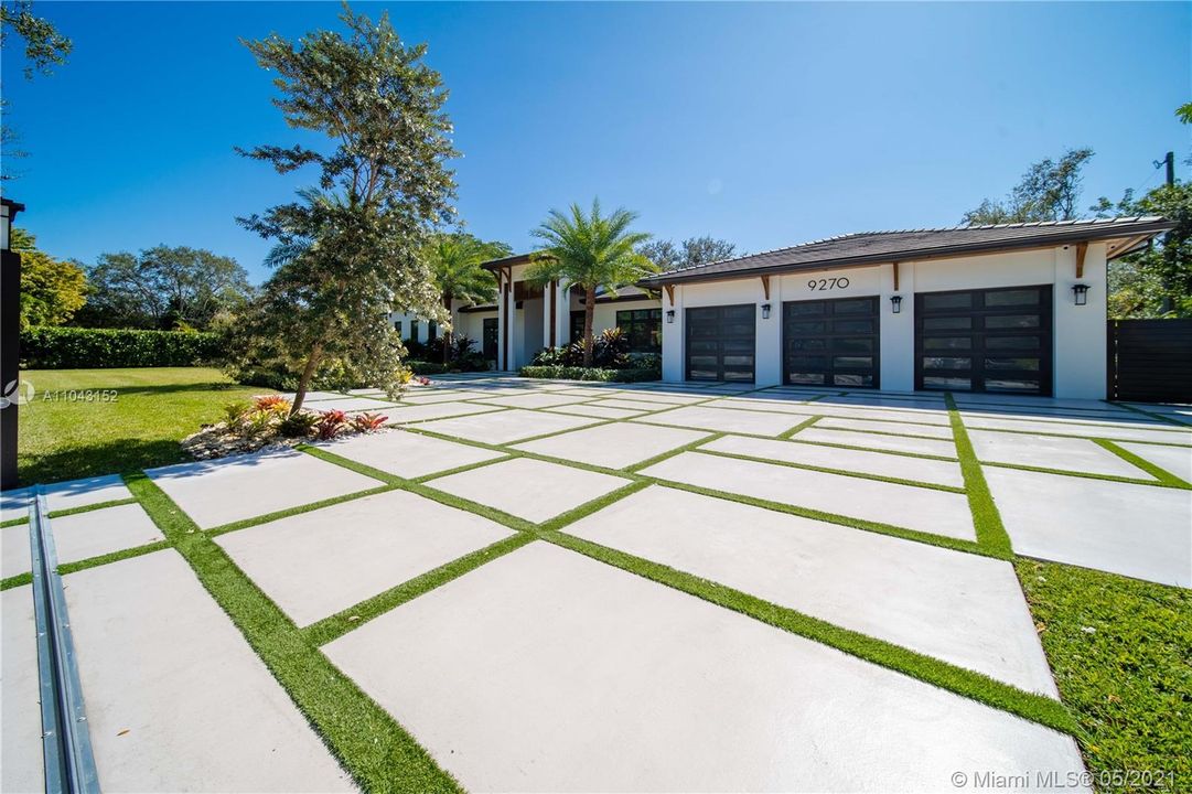 Recently Sold: $3,800,000 (6 beds, 6 baths, 5490 Square Feet)