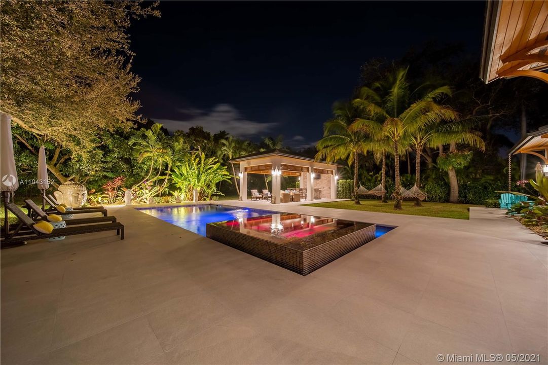 Recently Sold: $3,800,000 (6 beds, 6 baths, 5490 Square Feet)