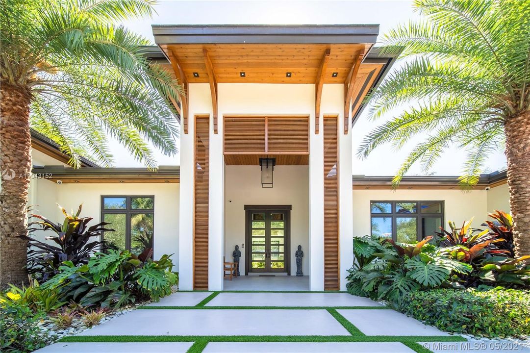 Recently Sold: $3,800,000 (6 beds, 6 baths, 5490 Square Feet)