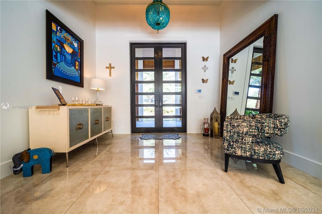 Vendido Recientemente: $3,800,000 (6 camas, 6 baños, 5490 Pies cuadrados)