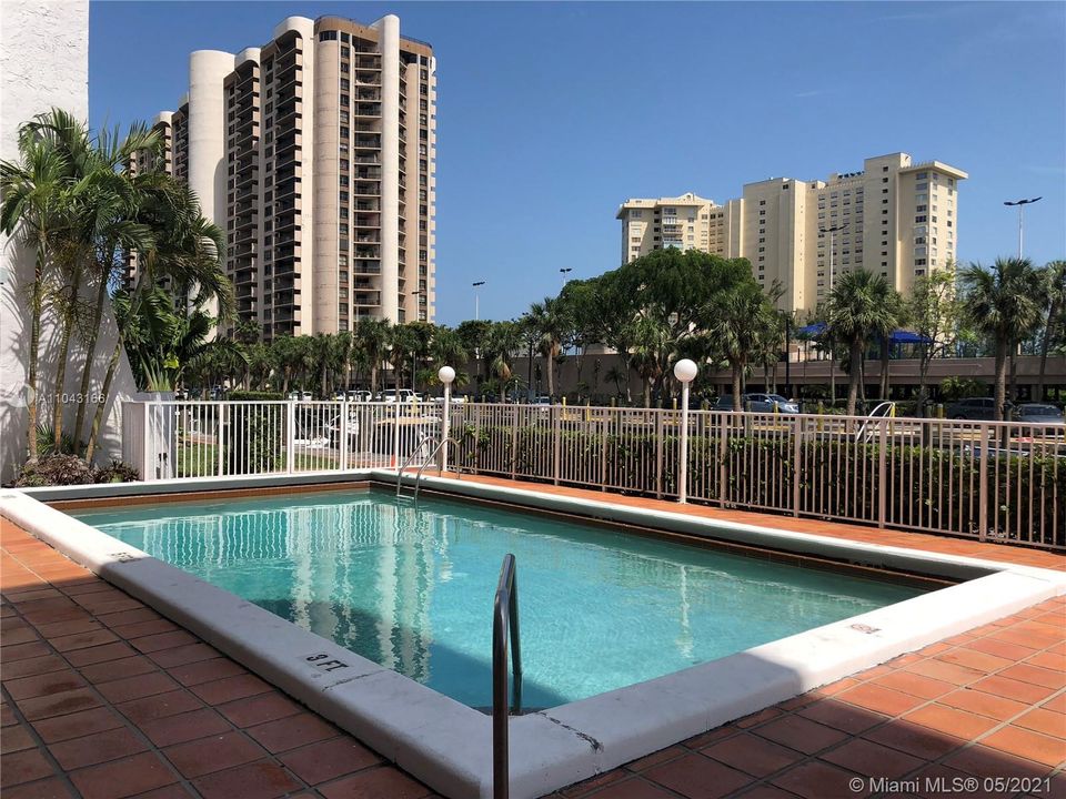 Recently Rented: $2,499 (1 beds, 1 baths, 940 Square Feet)