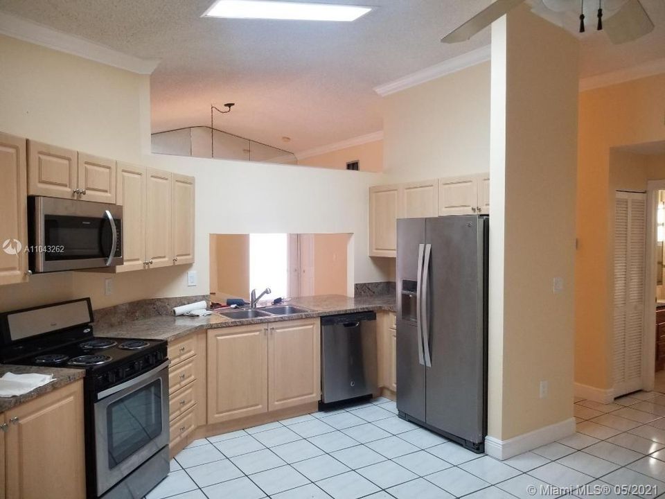 Recently Rented: $2,225 (3 beds, 2 baths, 1617 Square Feet)