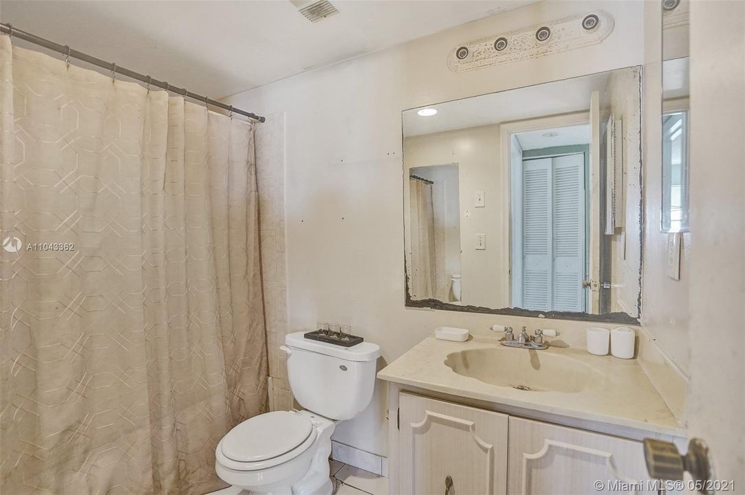 最近售出: $45,000 (1 贝兹, 1 浴室, 755 平方英尺)