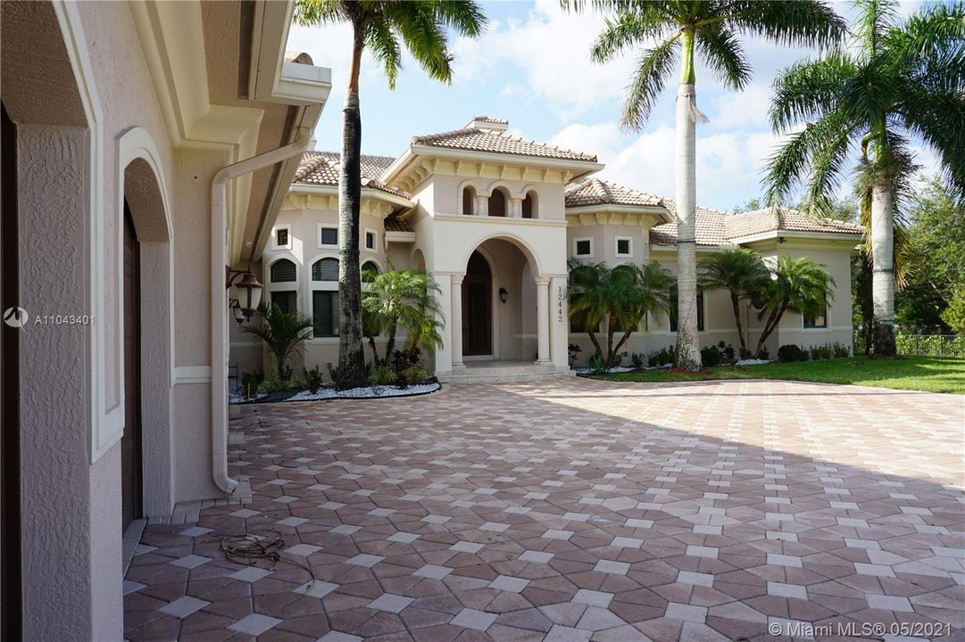 Recently Sold: $2,400,000 (5 beds, 6 baths, 0 Square Feet)