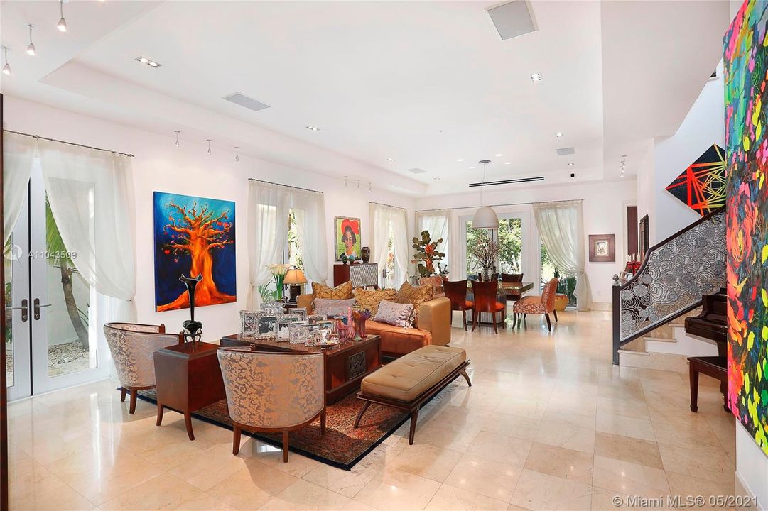 Recently Sold: $2,849,000 (6 beds, 6 baths, 4007 Square Feet)