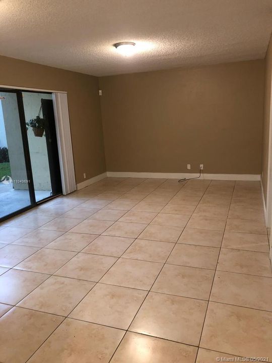 Recently Rented: $1,375 (2 beds, 2 baths, 904 Square Feet)