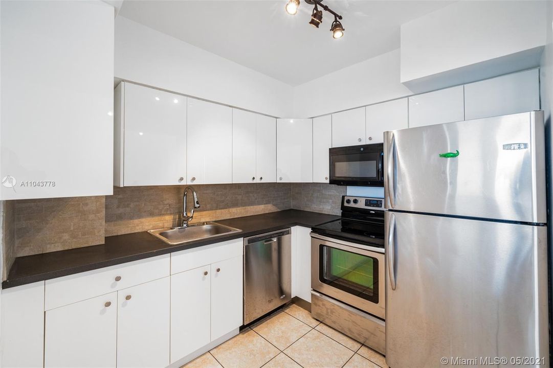 Recently Sold: $219,000 (2 beds, 2 baths, 1045 Square Feet)