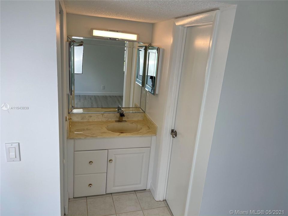 Master Bedroom Bathroom