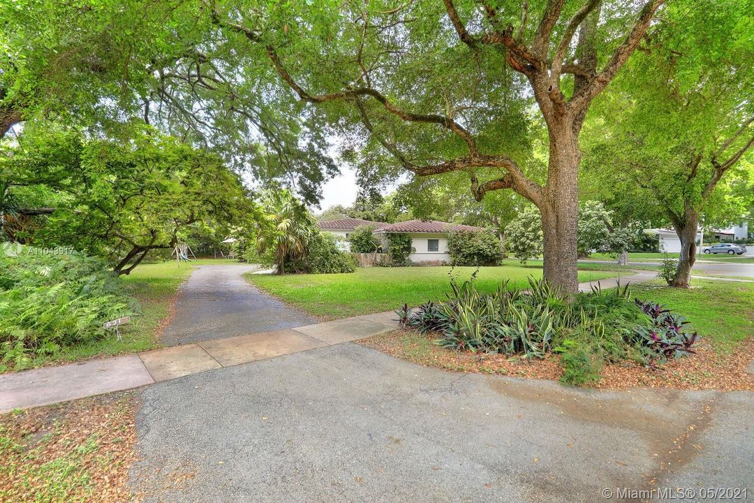 Недавно продано: $1,995,000 (4 спален, 3 ванн, 2392 Квадратных фут)