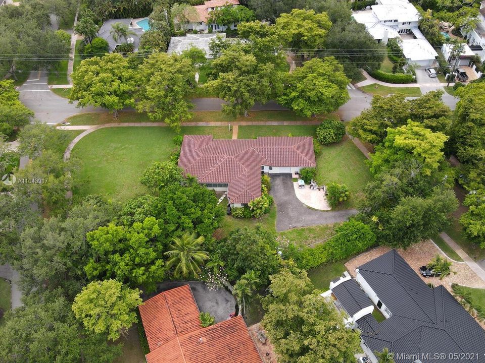 Недавно продано: $1,995,000 (4 спален, 3 ванн, 2392 Квадратных фут)