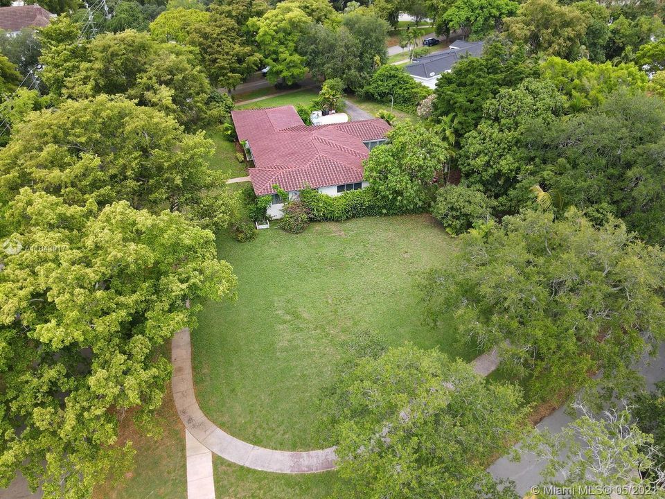 Недавно продано: $1,995,000 (4 спален, 3 ванн, 2392 Квадратных фут)