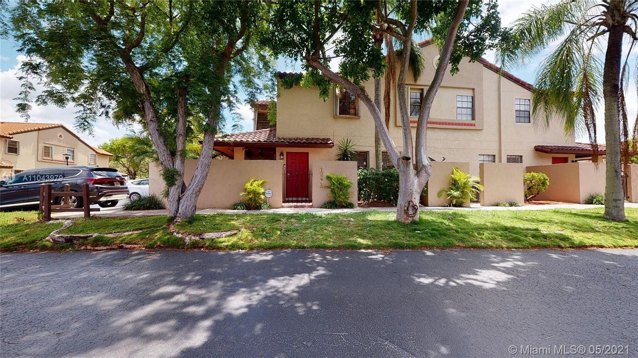 Recently Sold: $315,000 (3 beds, 2 baths, 1411 Square Feet)