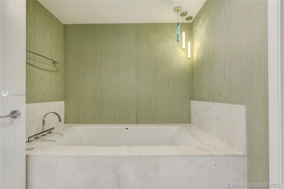 最近租的: $20,000 (4 贝兹, 4 浴室, 2485 平方英尺)