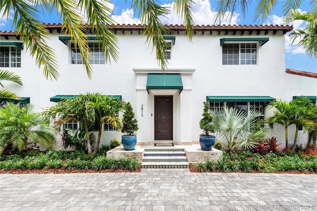 Recently Sold: $3,250,000 (6 beds, 6 baths, 4351 Square Feet)