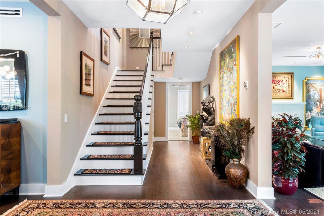 Recently Sold: $3,250,000 (6 beds, 6 baths, 4351 Square Feet)
