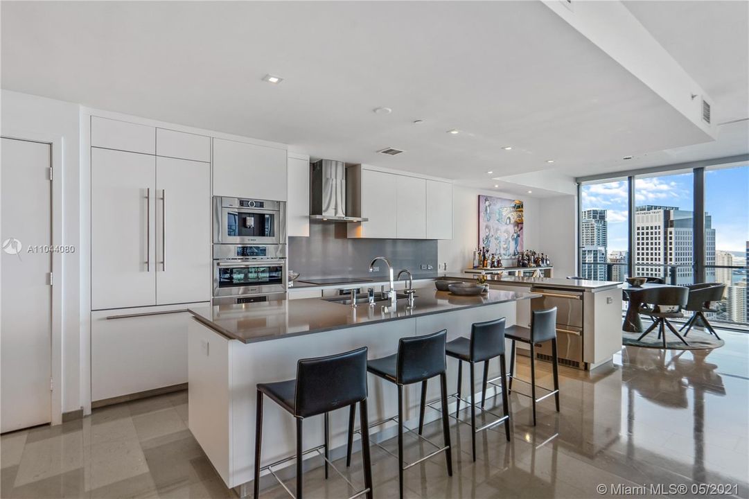 Recently Sold: $2,900,000 (4 beds, 3 baths, 2997 Square Feet)