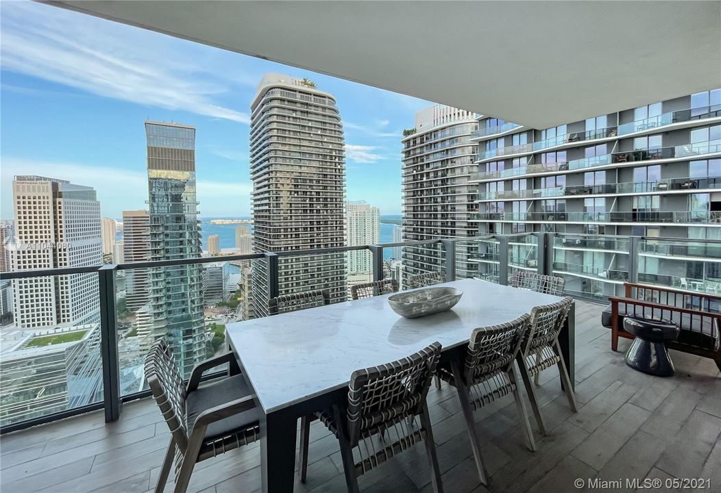 Recently Sold: $2,900,000 (4 beds, 3 baths, 2997 Square Feet)