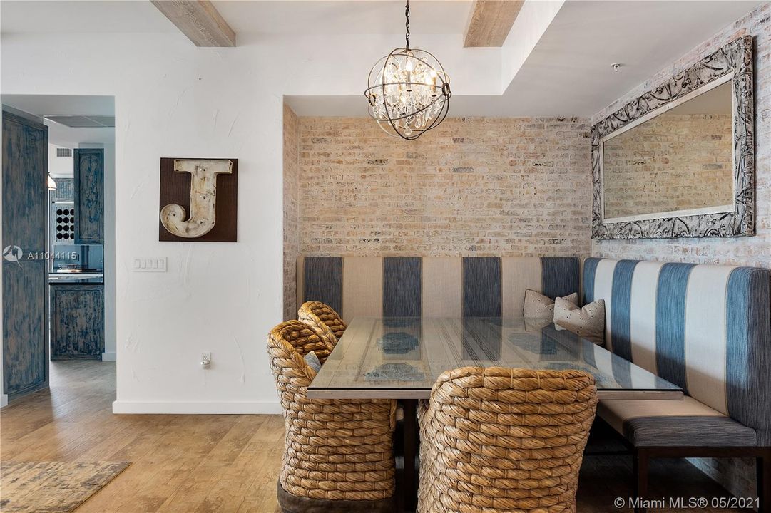 Recently Sold: $2,875,000 (2 beds, 2 baths, 1606 Square Feet)
