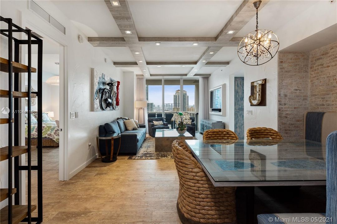 Recently Sold: $2,875,000 (2 beds, 2 baths, 1606 Square Feet)