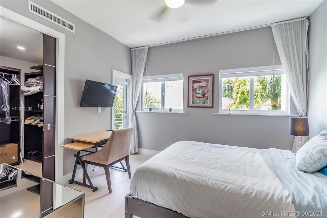 Third level spacious bedroom with en-suite full bath, large walk-in closet and private west facing patio overlooking lush mature landscaping