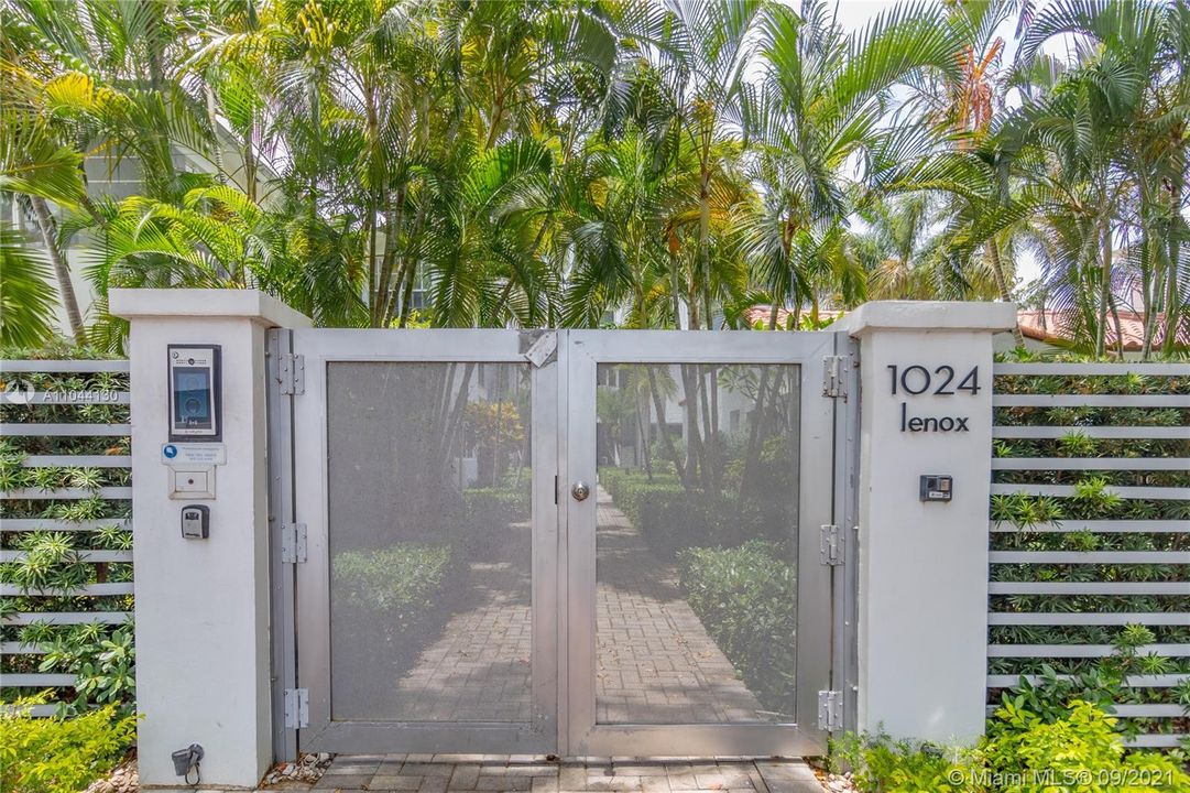 Private residence in small community set back from the street in very central location of South Beach, steps from the park, groceries, beach and easy access to the causeway and all major highways.