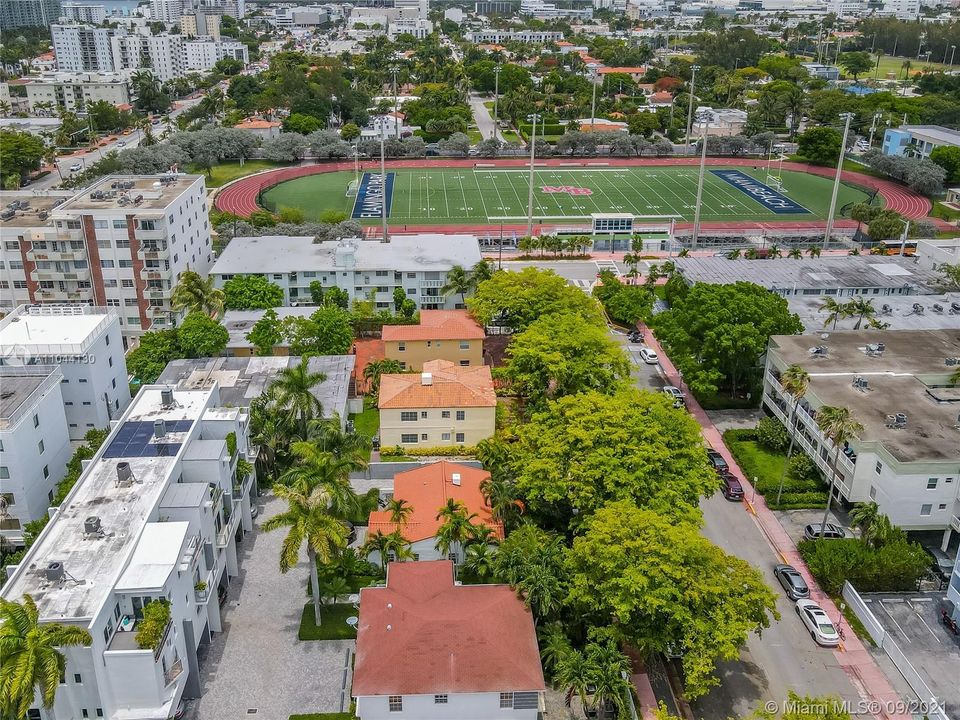 Less than one block from Flamingo Park with access to tennis, swimming pool, racquet ball, dog parks, kids parks, track and much more..