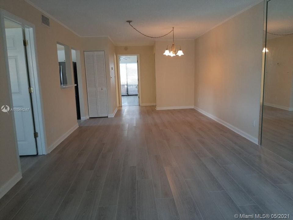 Recently Rented: $1,425 (2 beds, 1 baths, 1010 Square Feet)