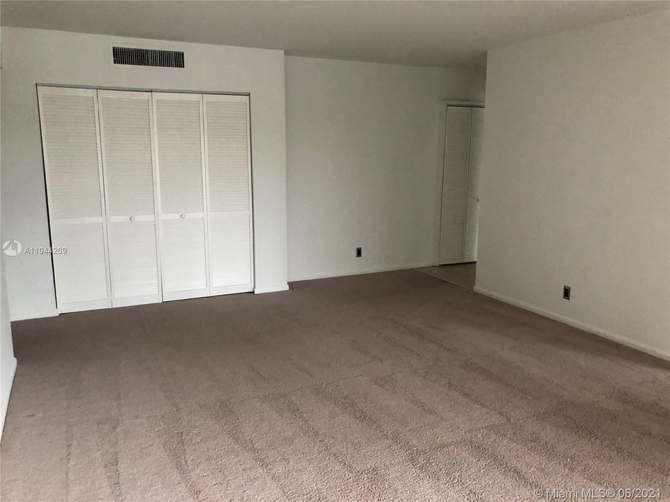 Recently Rented: $1,550 (1 beds, 1 baths, 864 Square Feet)