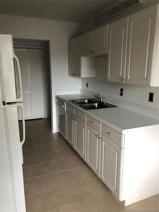 Recently Rented: $1,550 (1 beds, 1 baths, 864 Square Feet)