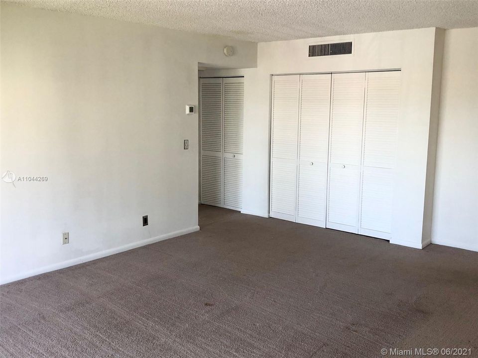 Recently Rented: $1,550 (1 beds, 1 baths, 864 Square Feet)