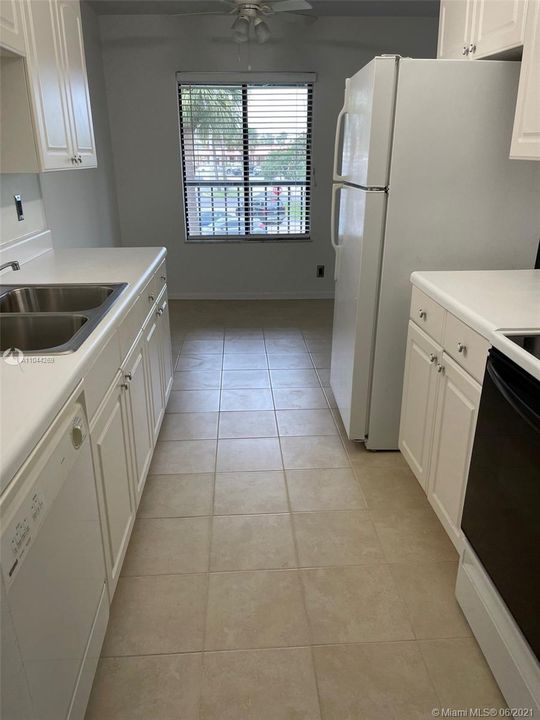 Recently Rented: $1,550 (1 beds, 1 baths, 864 Square Feet)