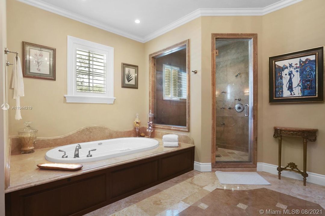 最近售出: $10,500,000 (7 贝兹, 8 浴室, 8597 平方英尺)