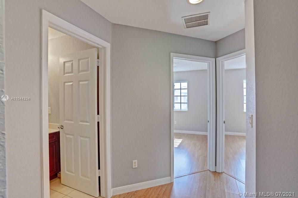 Recently Sold: $206,300 (3 beds, 2 baths, 1272 Square Feet)