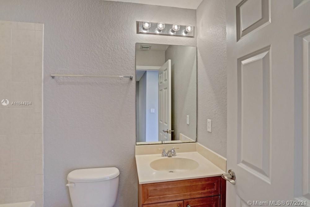 Recently Sold: $206,300 (3 beds, 2 baths, 1272 Square Feet)