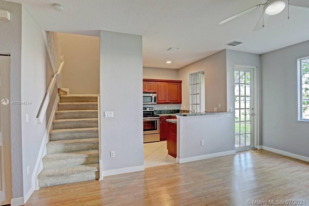 Recently Sold: $206,300 (3 beds, 2 baths, 1272 Square Feet)